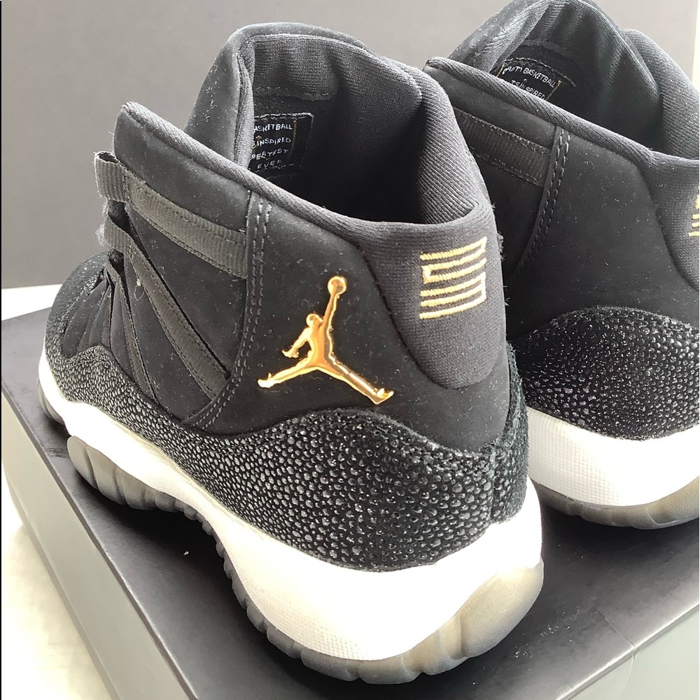 Air Jordan 11Retro Heiress Black Stingray Sneakers - Picture 5 of 6